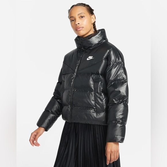 Nike | Jackets u0026 Coats | Cropped Nike Puffer Jacket Therma Fit | Poshmark